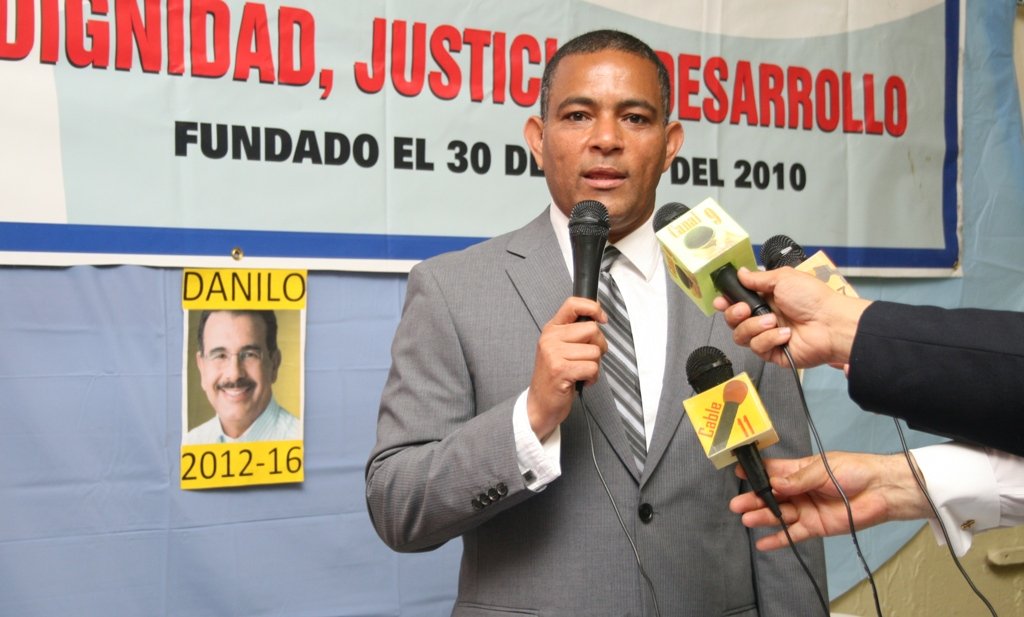 El licenciado Julio Álvarez manifiesta a la prensa que no hay fuerza terrenal que impida triunfo de Danilo Medina